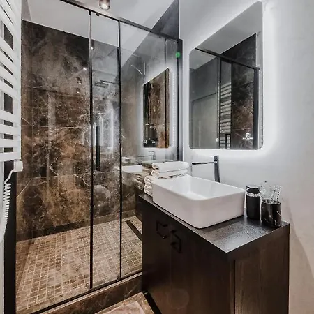 Old Town L Self Check In Апартаменти *