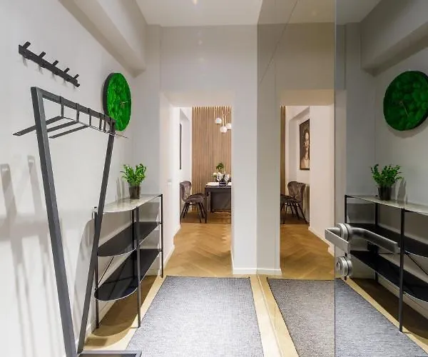 Old Town L Self Check In דירה *